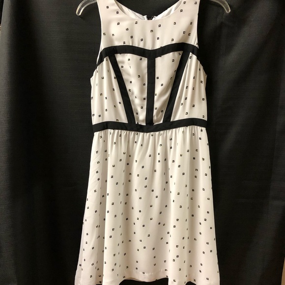 Kenzie Geo-Print Dress - Picture 4 of 6